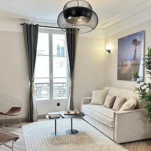Apartamento Charming With Eiffel Tower View, París
